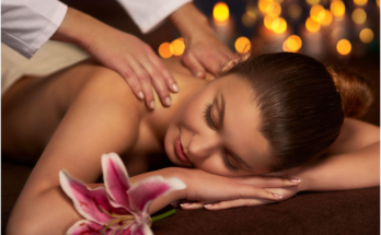 8 Benefits of Massage Oil for Women
